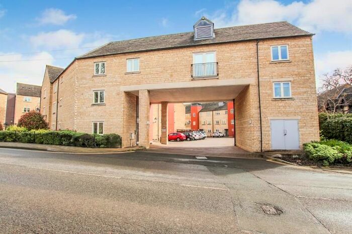 3 Bedroom Flat To Rent In Riverside Place, Stamford, PE9