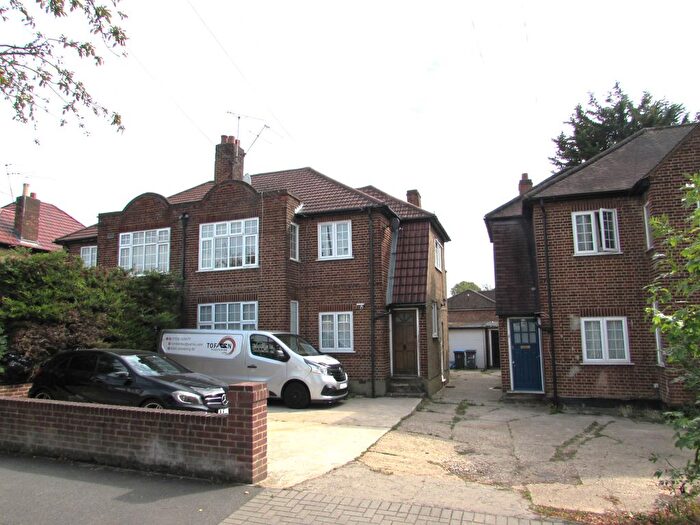 2 Bedroom Maisonette To Rent In Woodcock Hill, Harrow, Middlesex, HA3
