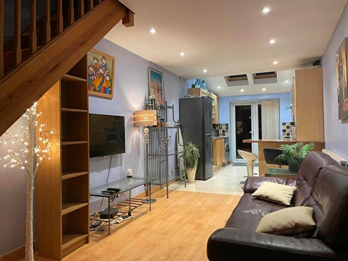 1 Bedroom Terraced House To Rent In New Street, Cambridge, CB1