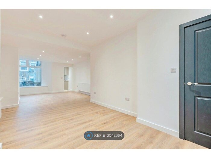 3 Bedroom Terraced House To Rent In Lower West Avenue, Barnoldswick, BB18