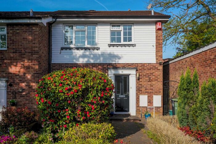 3 Bedroom End Of Terrace House To Rent In Julian Hill, Weybridge, KT13
