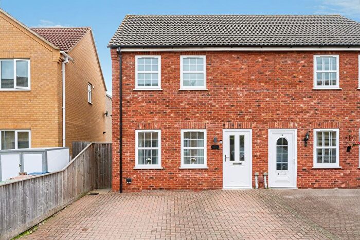 3 Bedroom Semi-detached House For Sale In Blue Ridge Gardens, March, PE15