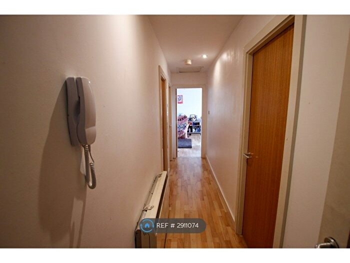 3 Bedroom Flat To Rent In Stretford Road, Manchester, M15