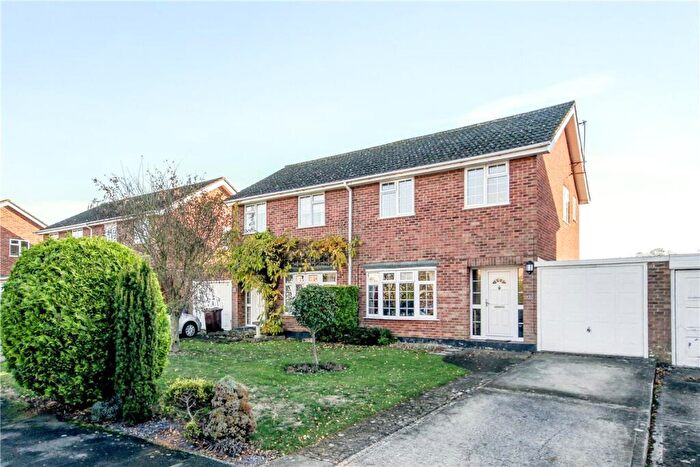 3 Bedroom Semi-Detached House To Rent In Willow Way, Begbroke, Oxfordshire, OX5