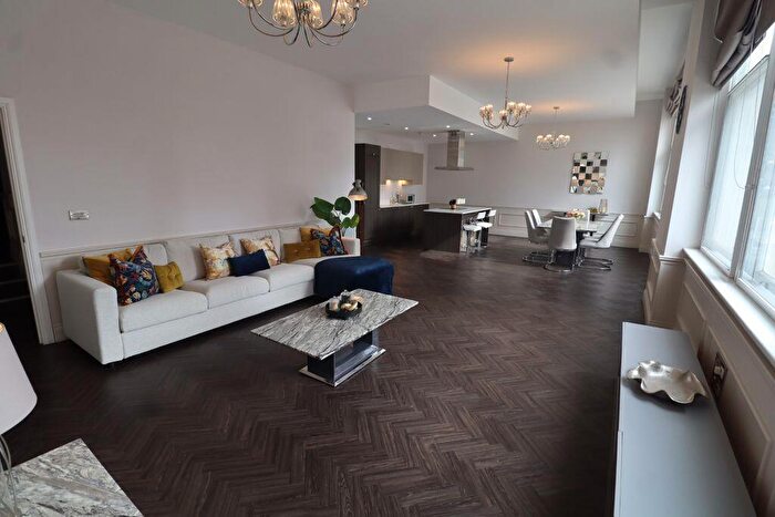 2 Bedroom Apartment To Rent In Tower Building, Water Street, Liverpool, L3
