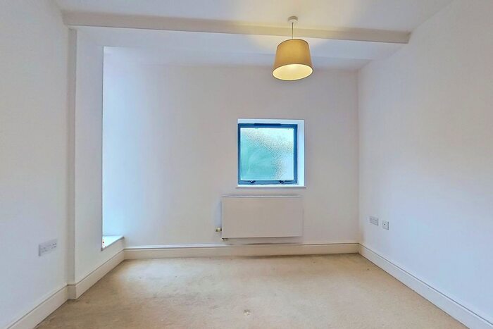 1 Bedroom Flat For Sale In High Street, Sutton Coldfield, B72
