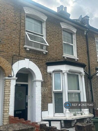 2 Bedroom Flat To Rent In Hollydale Road, London, SE15