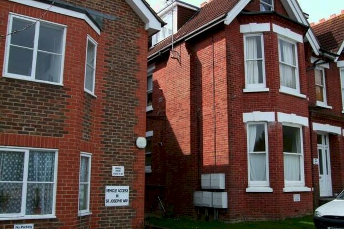 1 Bedroom Flat To Rent In Hazelgrove Road, Haywards Heath, RH16