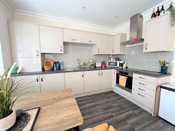 2 Bedroom Property To Rent In Station Road, Upminster, RM14