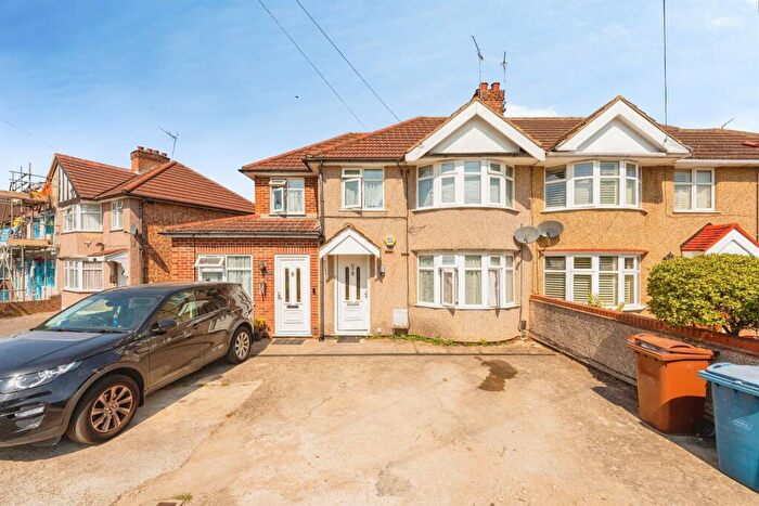 2 Bedroom Maisonette For Sale In Clewer Crescent, Harrow, HA3