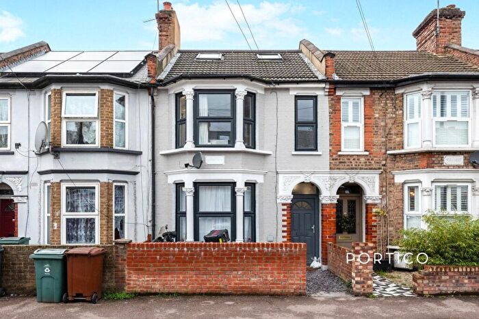 Studio To Rent In Fulbourne Road, London, E17