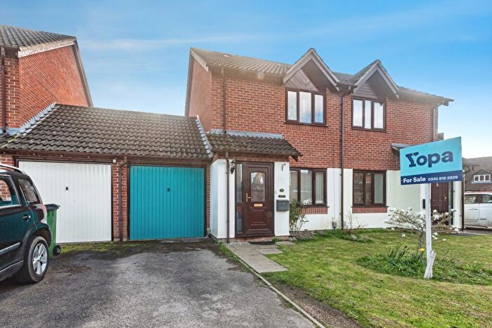 2 Bedroom Semi Detached House For Sale In Justice Close, Thatcham, RG19