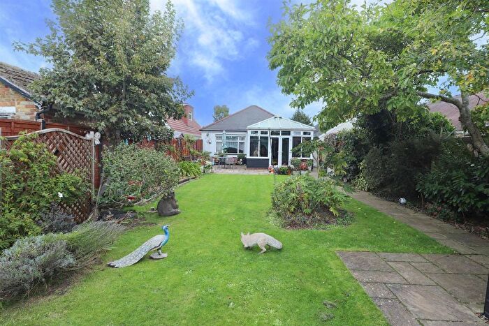 2 Bedroom Detached Bungalow For Sale In Pield Heath Avenue, Uxbridge, UB8
