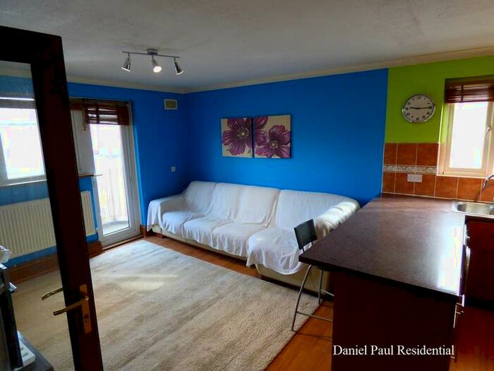 1 Bedroom Apartment To Rent In North Road, W5