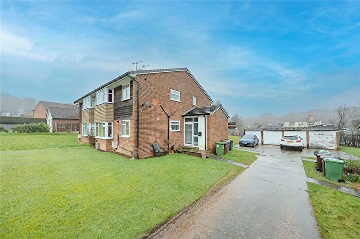 2 Bedroom Flat For Sale In High Ash Drive, Leeds, West Yorkshire, LS17