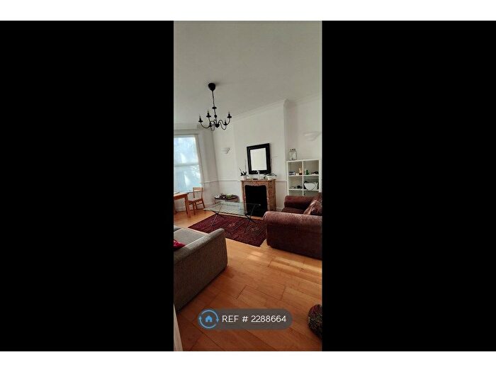 2 Bedroom Flat To Rent In Kensal Green, London, NW10