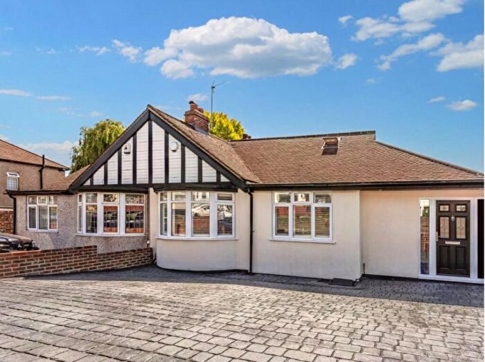 4 Bedroom Bungalow For Sale In Albany Close, Bexley, DA5