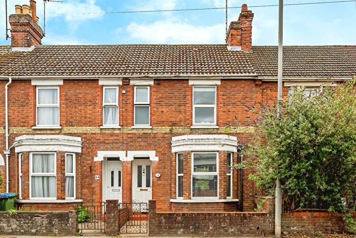 2 Bedroom Terraced House For Sale In Tring Road, Aylesbury, HP20