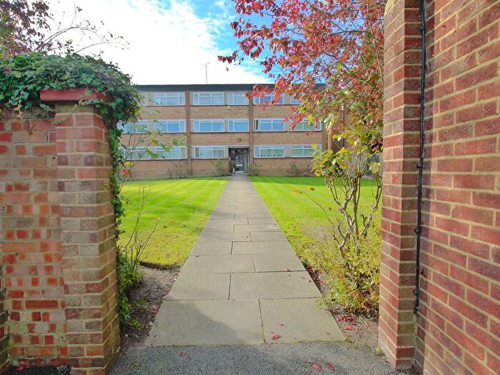 2 Bedroom Flat To Rent In Chase Side, London, N14