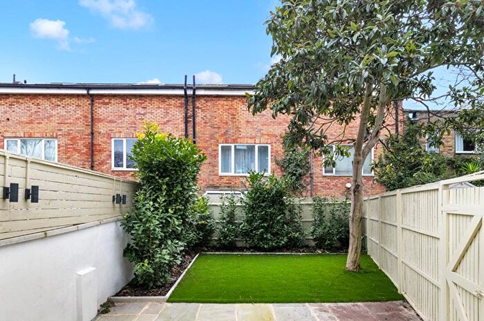 2 Bedroom Apartment To Rent In Camden Road, Camden, NW1