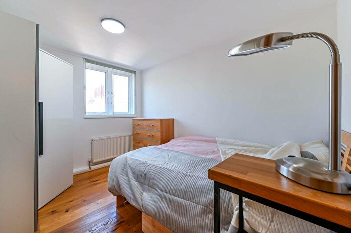 1 Bedroom Flat To Rent In Oakley Square, Camden, London, NW1