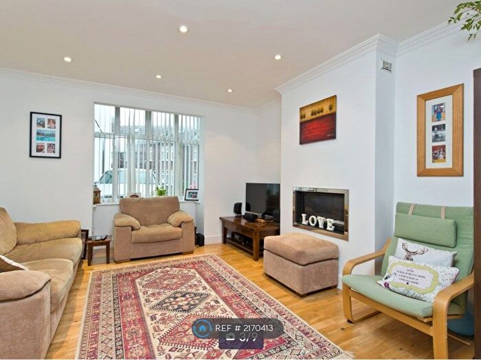 3 Bedroom Detached House To Rent In Adela Avenue, New Malden, KT3