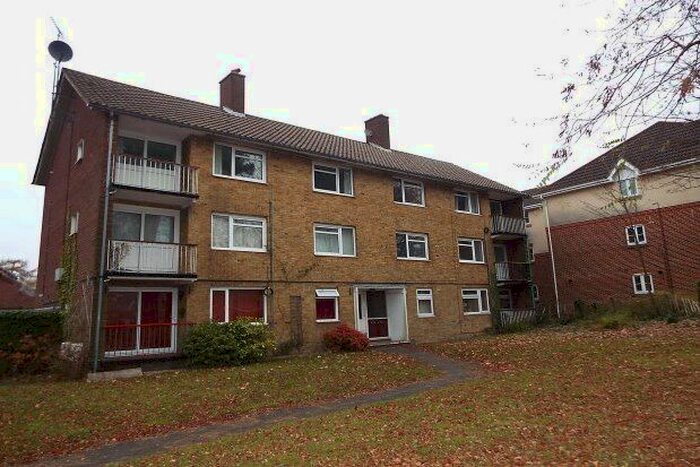 2 Bedroom Flat To Rent In Winchester Road, Southampton, SO16