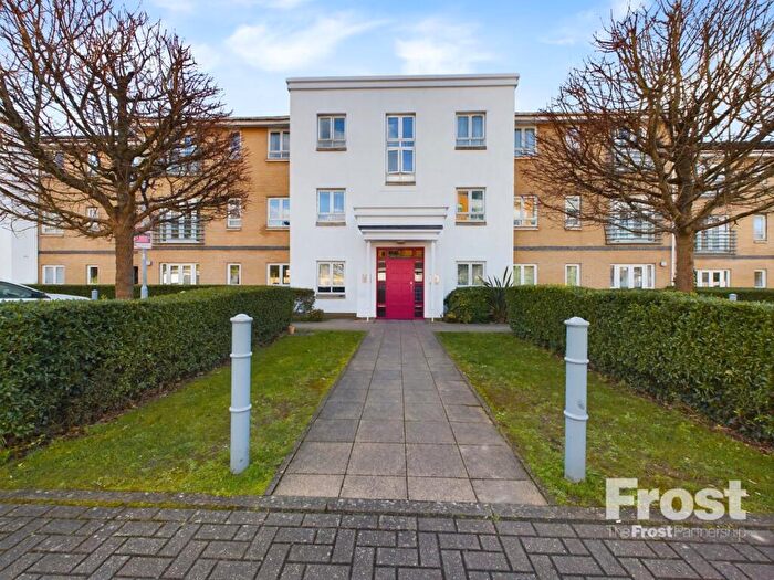 2 Bedroom Apartment For Sale In Sovereign Heights, Langley, Berkshire, SL3
