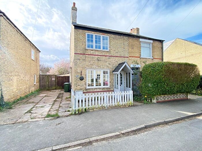 3 Bedroom Semi-Detached House For Sale In Saffron Road, Histon, Cambridge, CB24