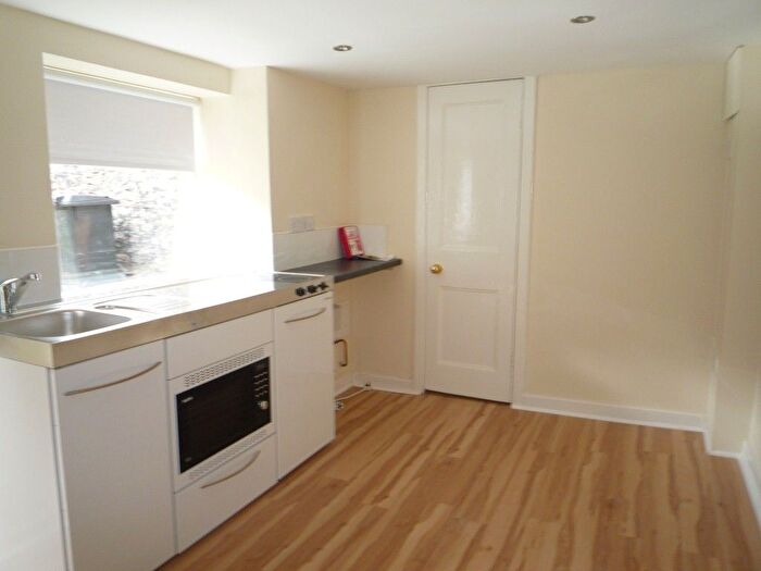1 Bedroom Flat To Rent In Shaftesbury Place, West End, Dundee, DD2