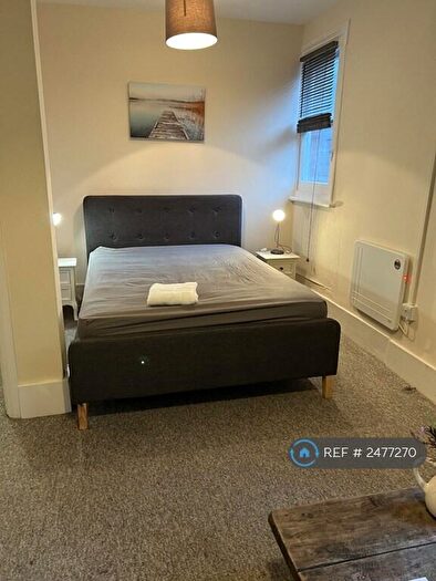 Studio To Rent In Baker St, Weybridge, KT13