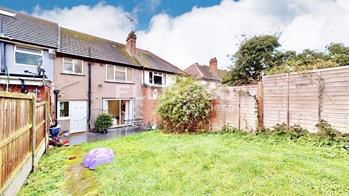 3 Bedroom Terraced House For Sale In Rosewood Avenue, Greenford, UB6