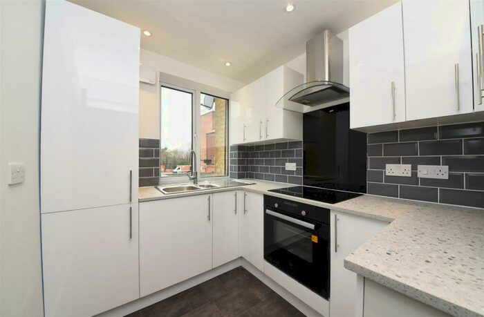 2 Bedroom Flat To Rent In Great North Road, New Barnet, EN5
