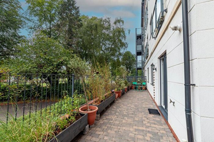 2 Bedroom Apartment For Sale In Parkgate Mews, Shirley, West Midlands, B90