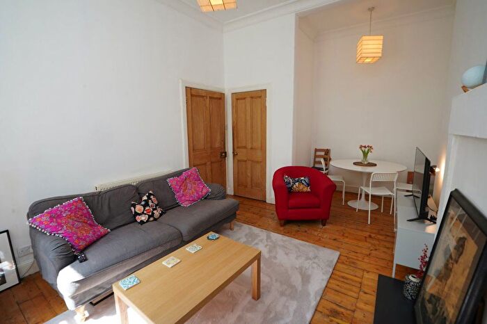 3 Bedroom Flat To Rent In Argyle Park Terrace, Edinburgh, EH9
