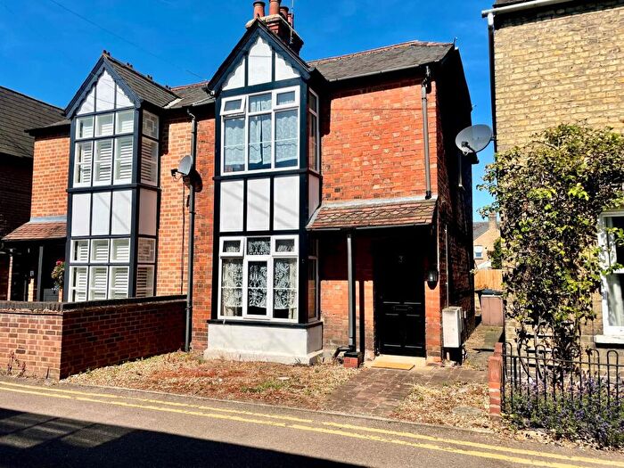 2 Bedroom Detached House To Rent In Crown Walk, PE27