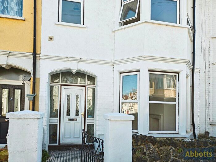 3 Bedroom House To Rent In Ramuz Drive, Westcliff On Sea, SS0