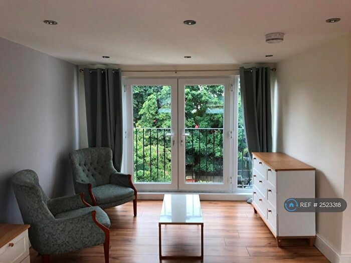 4 Bedroom Maisonette To Rent In B, London, N13