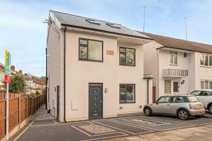 2 Bedroom Flat To Rent In Oakleigh Road South, Brunswick Park, London, N11