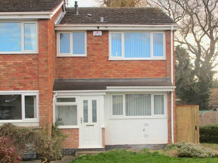 3 Bedroom Semi-Detached House To Rent In Greenside, Bromsgrove, B60