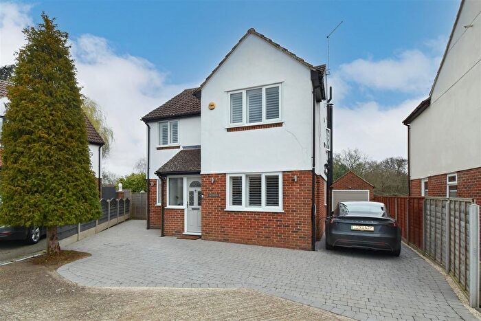 4 Bedroom Detached House For Sale In Priory Mead, Doddinghurst. Brentwood, CM15