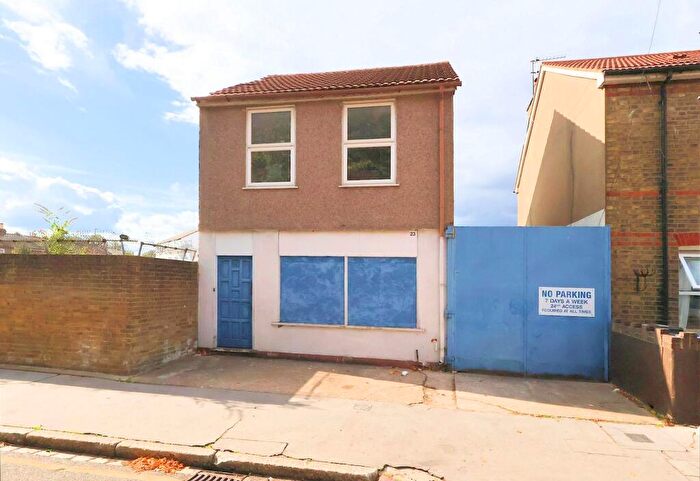 3 Bedroom Detached House For Sale In Union Road, Croydon, CR0