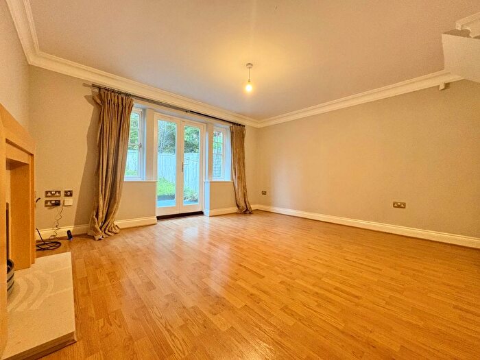 2 Bedroom Detached House To Rent In Stonedene, Headingley, Leeds, LS6