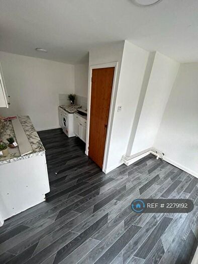 2 Bedroom Flat To Rent In Victoria Street, Barnstaple, EX32