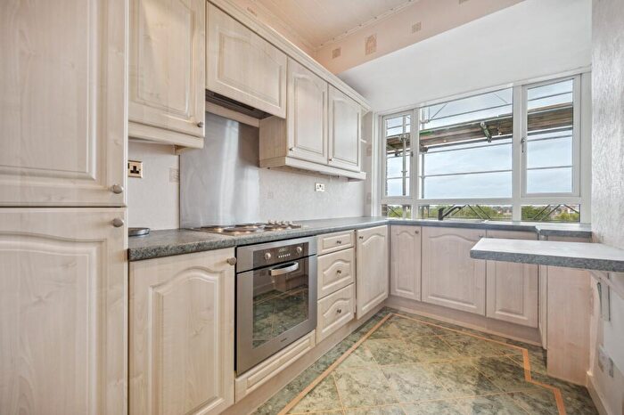 1 Bedroom Flat To Rent In Kelvin Court, Anniesland, Glasgow, G12