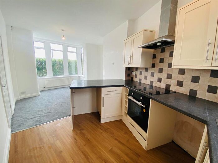 2 Bedroom End Of Terrace House To Rent In Idle Road, Bradford, BD2