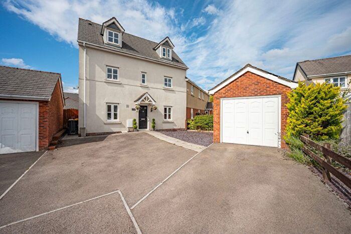 4 Bedroom Semi-Detached House For Sale In Lakeside Way, Nantyglo, NP23