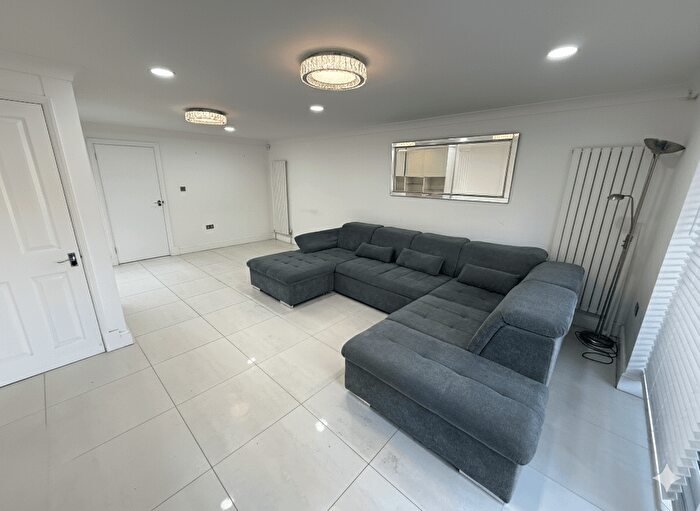 4 Bedroom Terraced House To Rent In Hazelwood Avenue, SM4