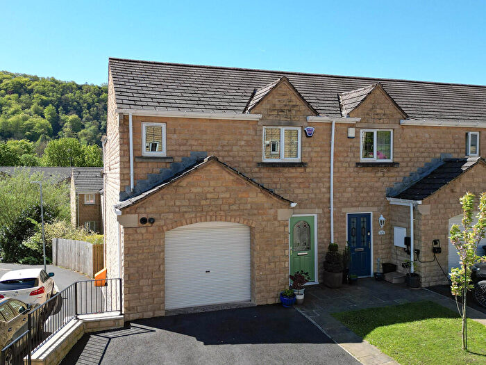 3 Bedroom End Of Terrace House For Sale In Hare Court, Todmorden, OL14