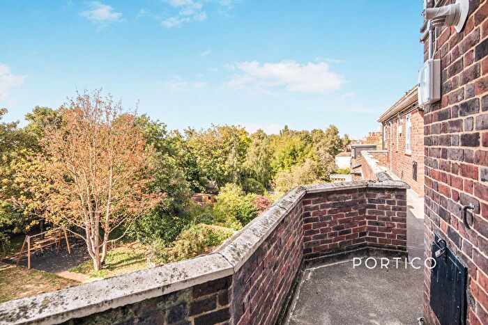 1 Bedroom Flat To Rent In Barry Road, London, SE22